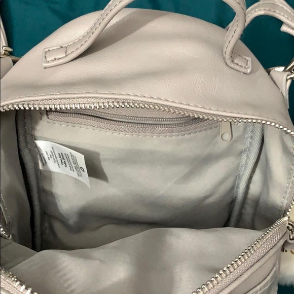 Small Gray Crossbody with adjustable straps - Picture 2 of 4